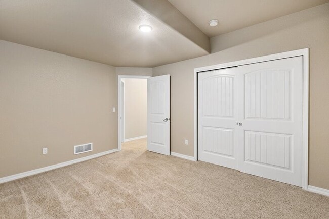 Building Photo - 3003 Looking Glass Way