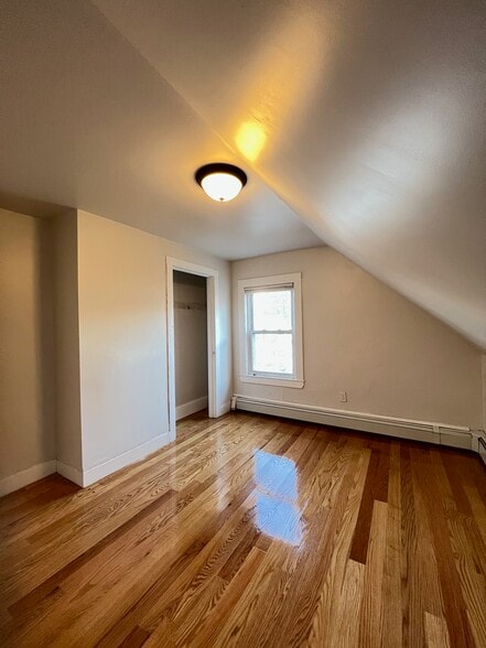 Bedroom - 27 Barry St