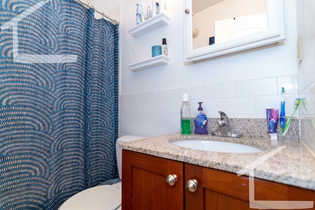 Building Photo - 19 Glenville Ave