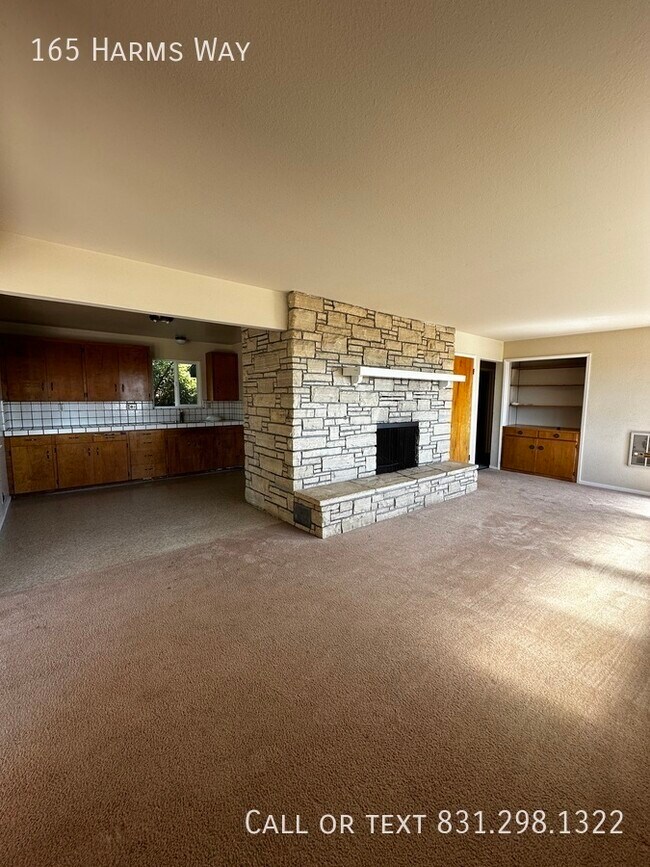 Building Photo - Expansive 4 Bed, 2 Bath La Selva Beach Hom...