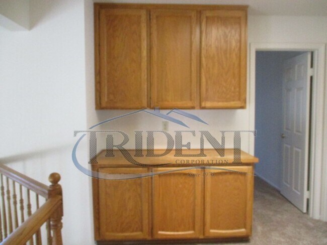 Building Photo - Large 4 bedroom, 3 bath house located on a large lot