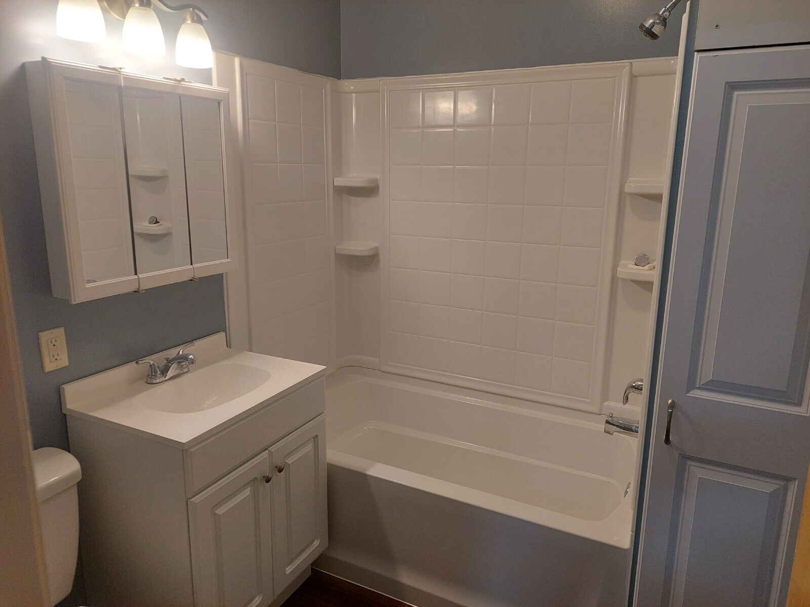 Bath - 726 Truman Ave