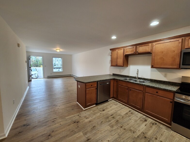 Building Photo - 112 Meadow Ridge Dr