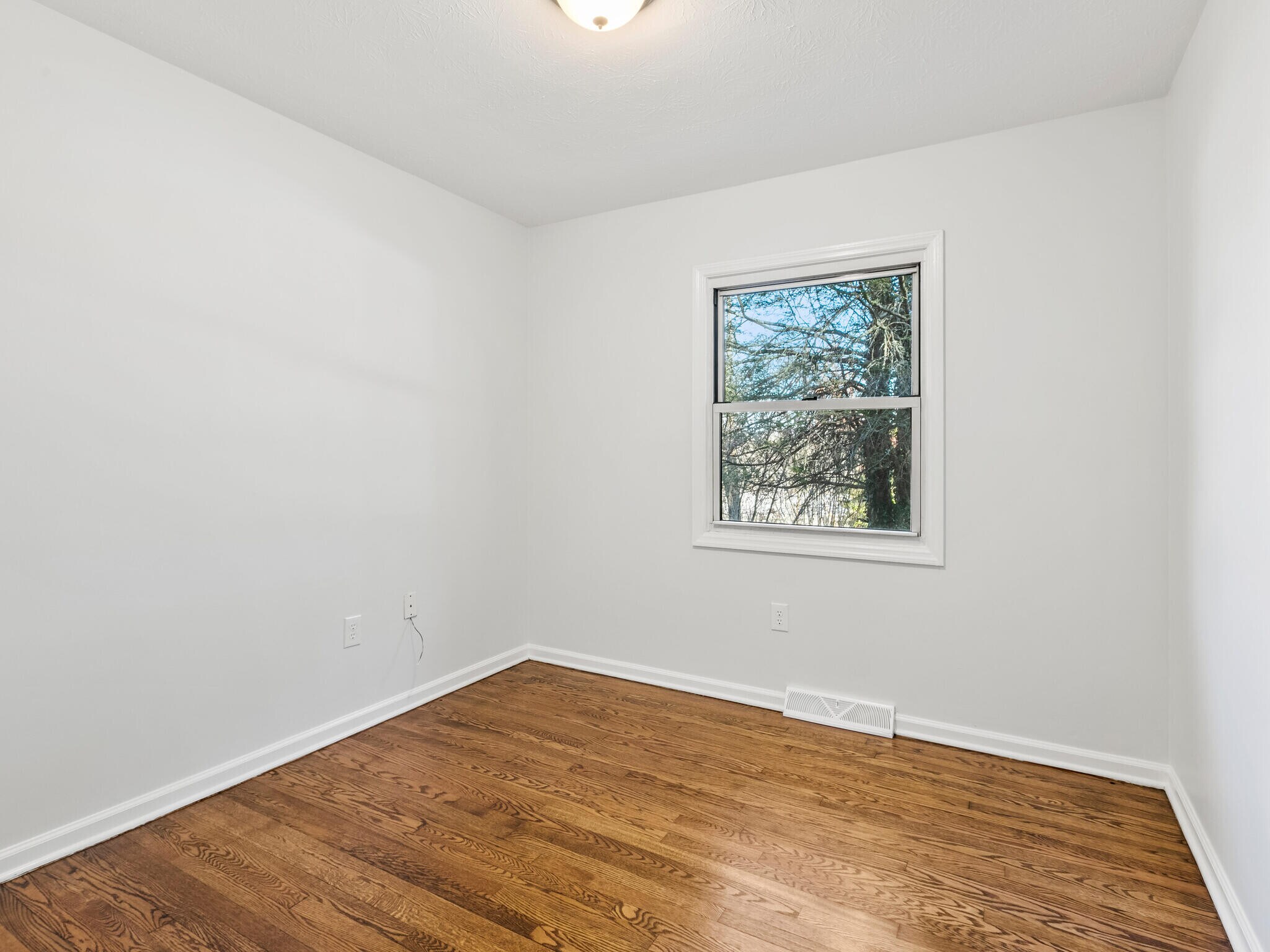 Building Photo - 51 W Chapel Rd