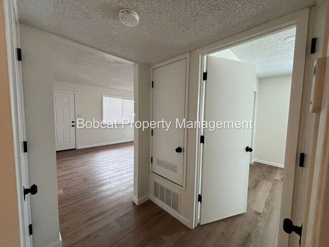 Building Photo - 1501 N Edmonds Dr