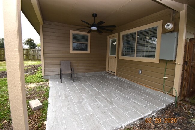 Building Photo - 623 Honeysuckle Dr