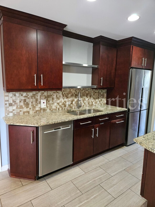 Building Photo - 8595 Riverchase Dr