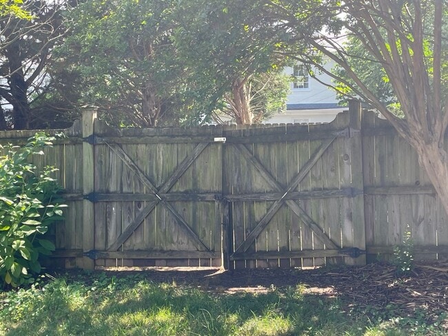 Building Photo - Updated Cute Cape - 3 bedroom, 2 bath -  4509 Fitzhugh Ave.