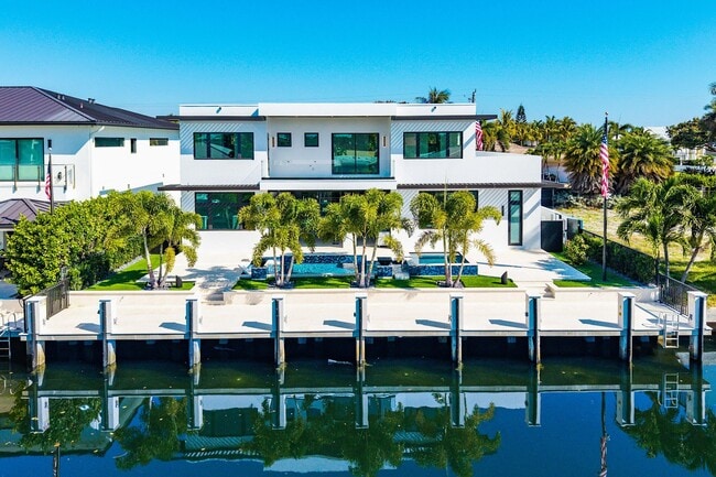 Building Photo - 2650 NE 48th Ct