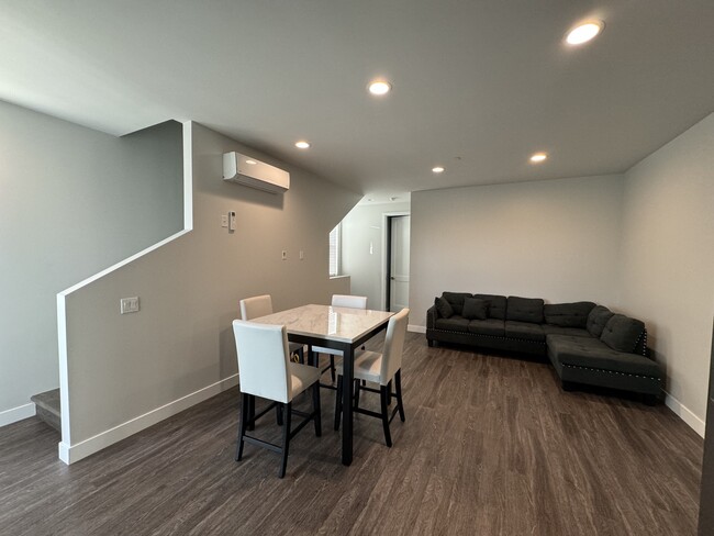 Building Photo - 1185 W 37th St