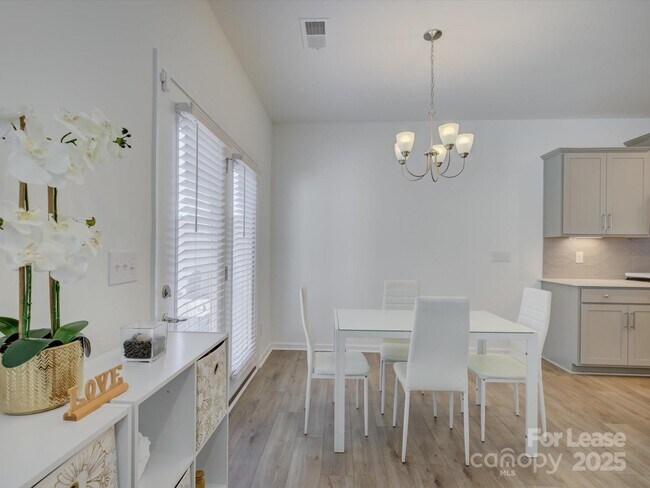 Building Photo - 13124 Rover St