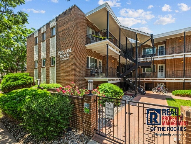 Building Photo - Charming 2 Bed, 1 Bath Condo in Prime Loca...