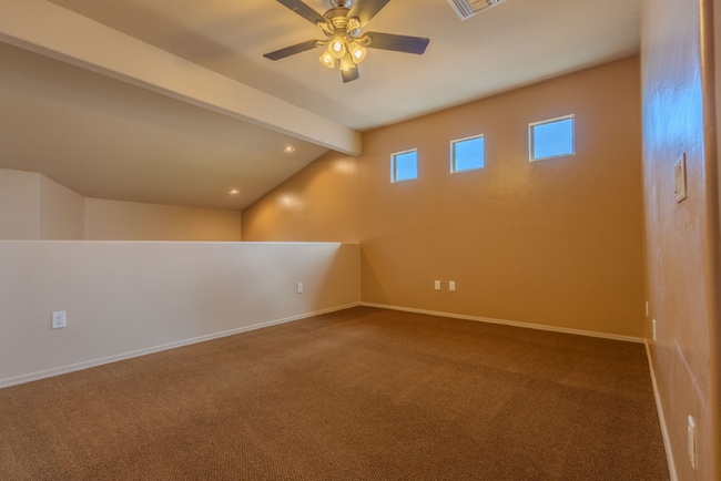 Building Photo - Beautiful home, close to Walmart, Sprouts ...