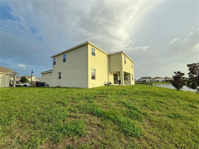 Building Photo - 5001 Center Ct