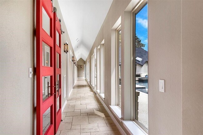 Building Photo - 2911 S Saddlebrook Ln