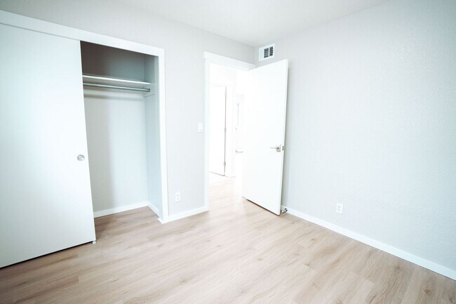 Building Photo - 1440 Myrtle Avenue