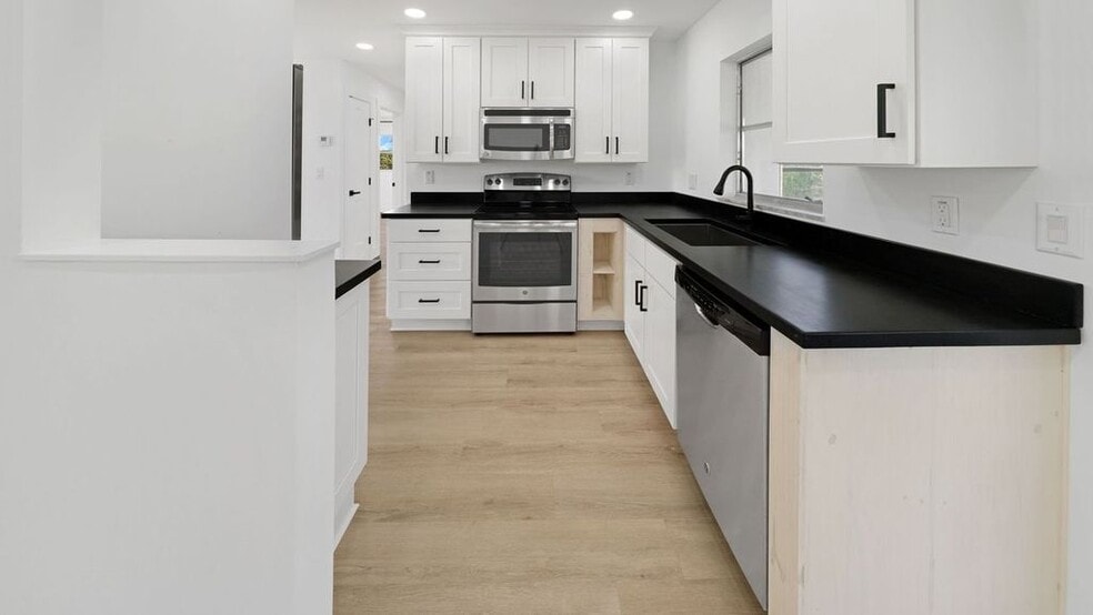 Kitchen - 5308 Darby Ct