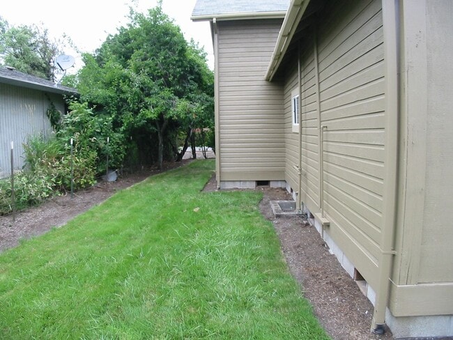 Building Photo - Charming 3-Bedroom Two-Story Home with Fenced Yard!