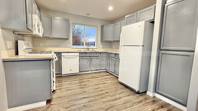 Building Photo - 2777 W Apperson Dr