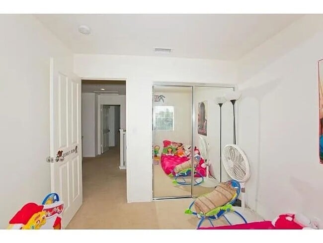 Building Photo - A stunning two-story house boasts three spacious bedrooms and 2.5 bathrooms