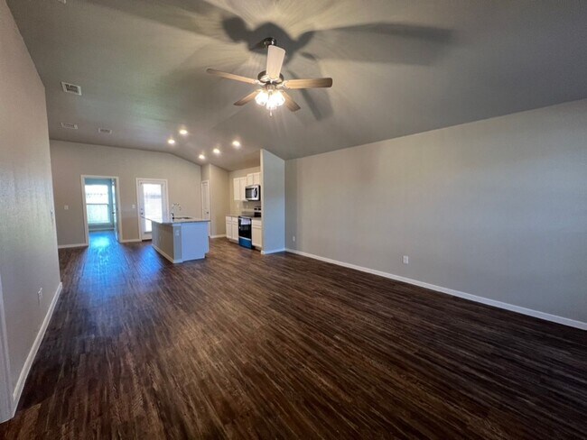 Building Photo - Rare 3 Bedroom In Frenship ISD!