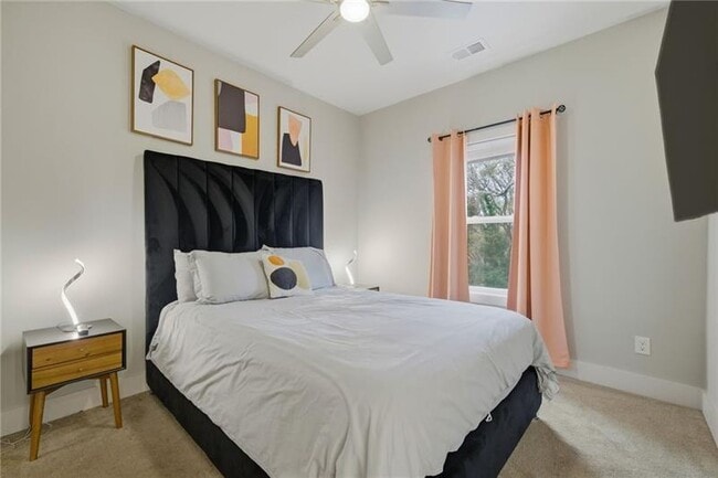 Building Photo - 160 Vanira Ave SE