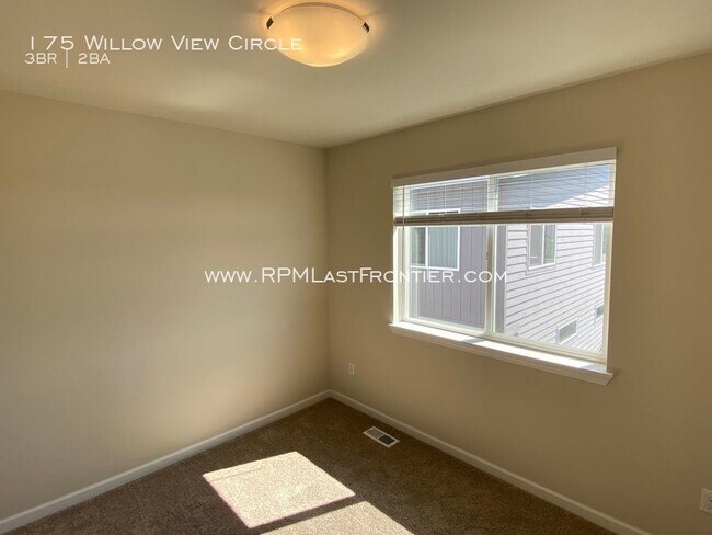 Building Photo - 175 Willow View Cir