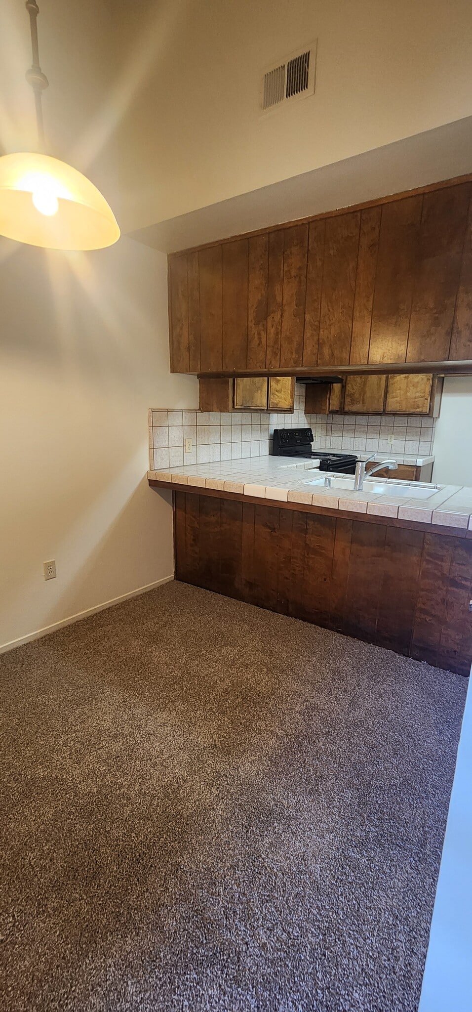 Stool and Bar Area - 5913 Auburn Oaks Dr