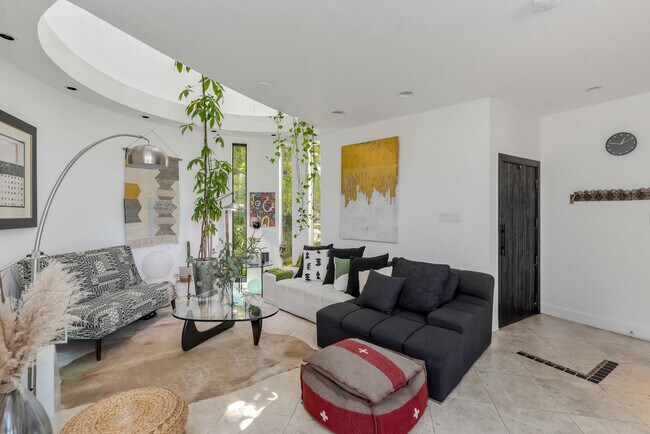 Building Photo - 4809 Neyrey Dr