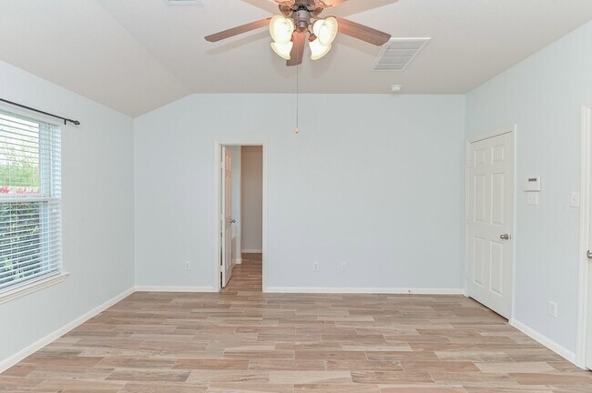 Building Photo - 4022 Mt Everest Way
