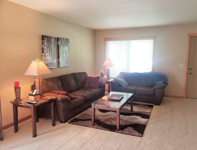 Building Photo - Fully Furnished 2 Bedroom Condo - All utilities, cable and internet provided!