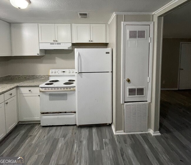 Building Photo - 60 Gees Ln