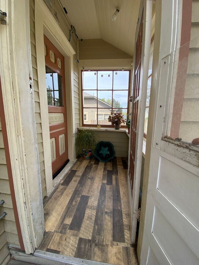 Building Photo - 1304 Ellis St