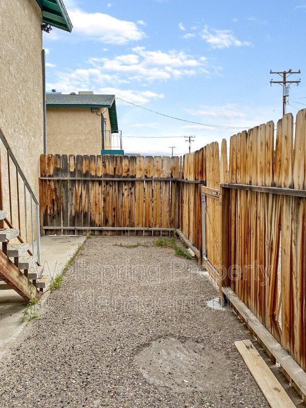 Building Photo - 213 N Alvord St