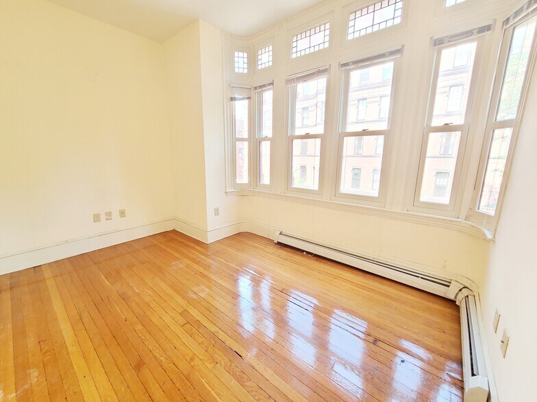 Building Photo - 197 Commonwealth Ave