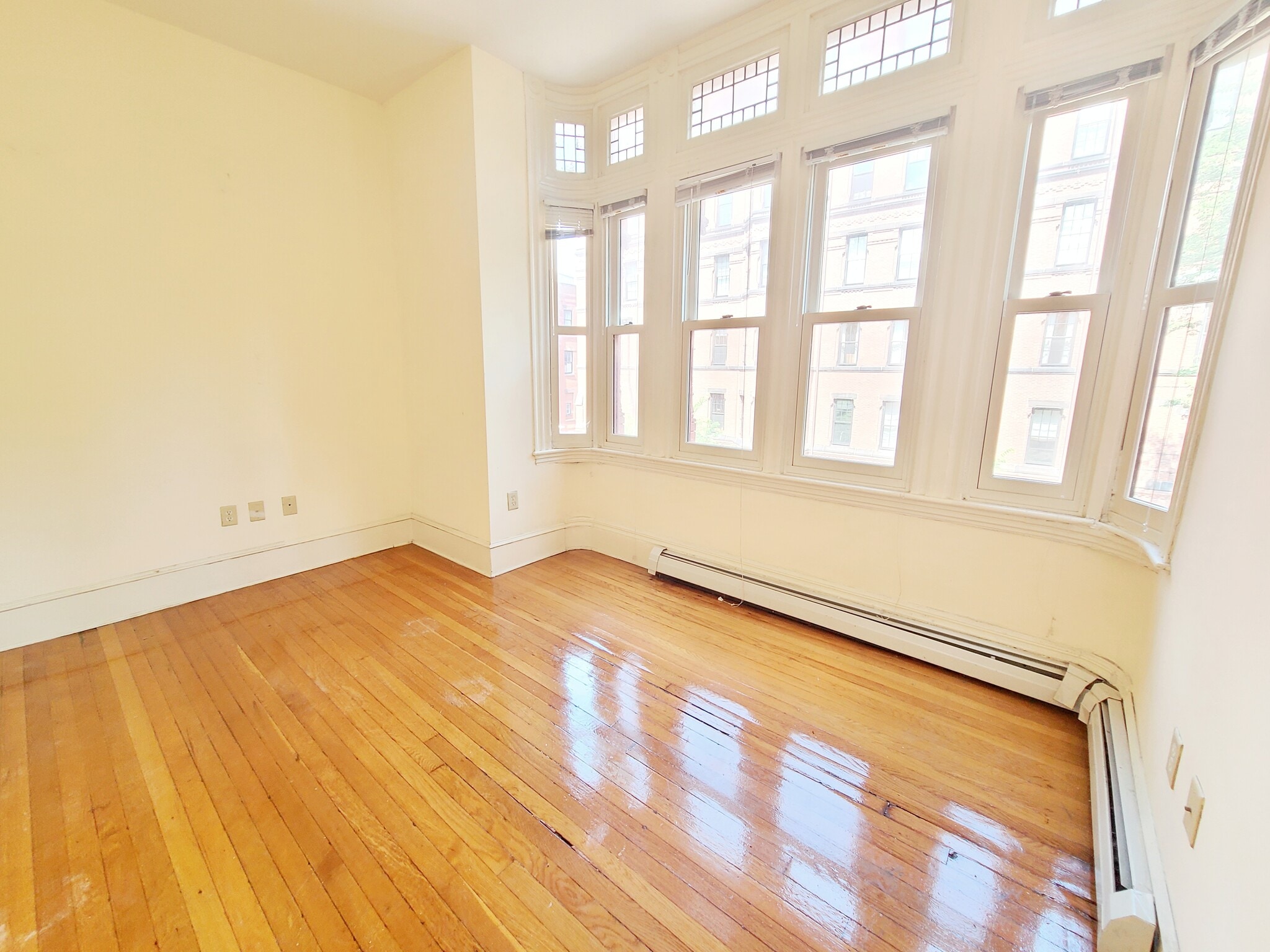 Building Photo - 197 Commonwealth Ave