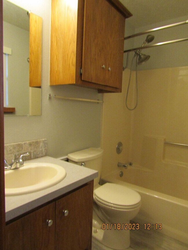 Building Photo - Great Home Located on the Eastside/Sungate...
