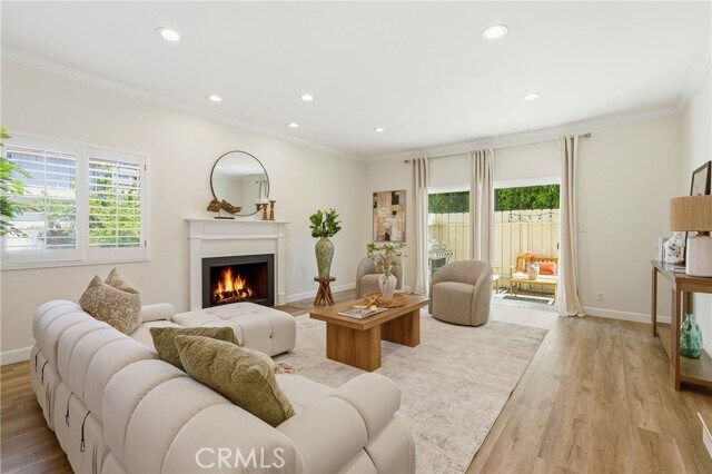 Building Photo - 1433 S Beverly Dr
