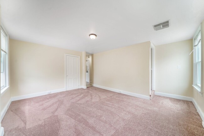 Building Photo - 661 Downingtown Pike