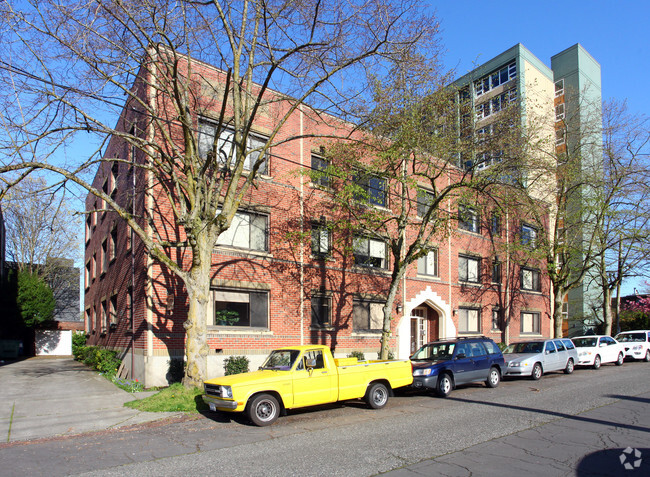 Primary Photo - Gresham Apartments