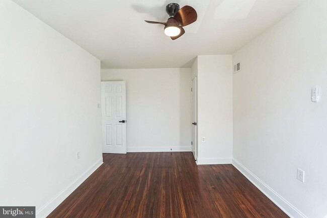 Building Photo - 382 Martin St