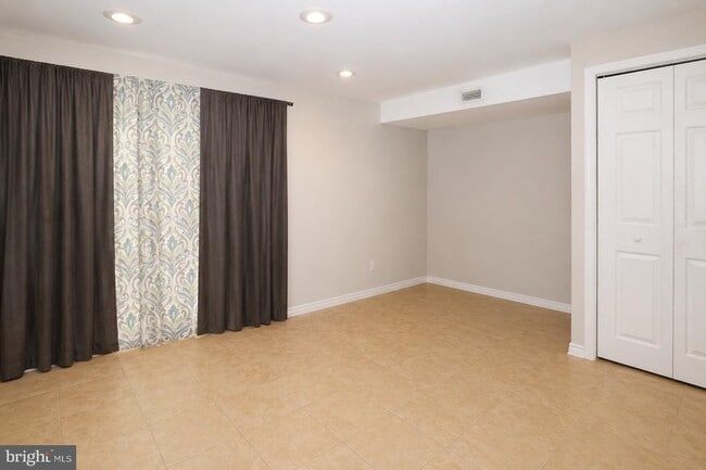 Building Photo - 124 Hamlet Dr