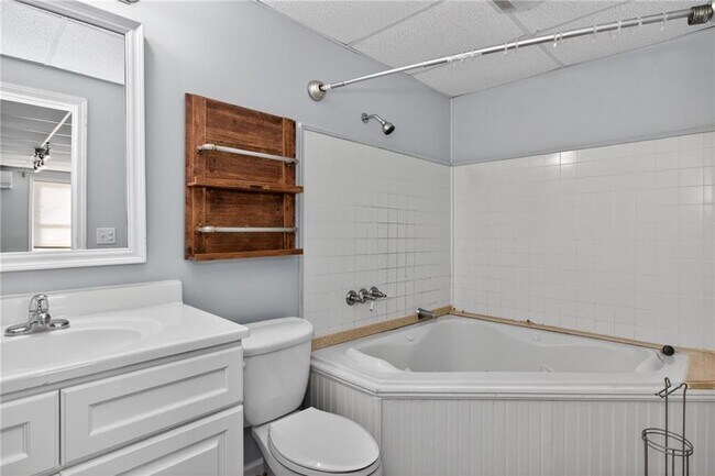 Building Photo - 304 Fox Overlook