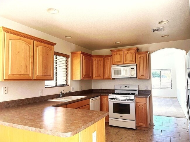 Building Photo - 4539 Redwood St