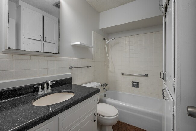 Building Photo - 408 E Wells St