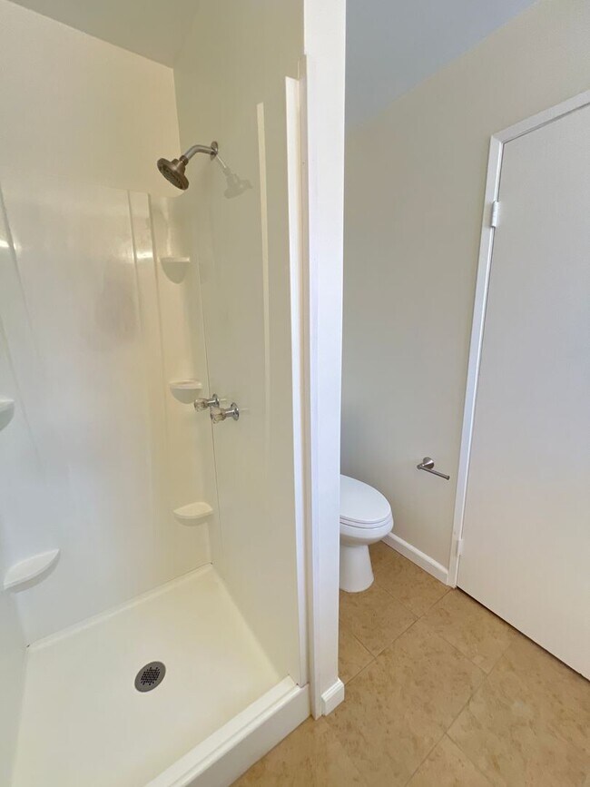 Building Photo - Northwest Bakersfield Home