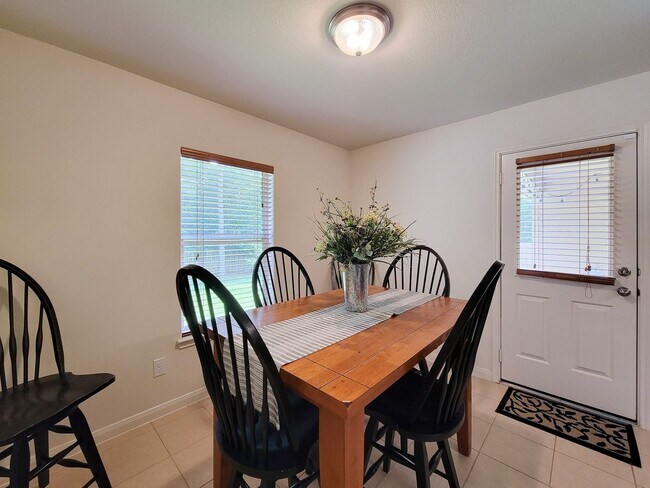 Building Photo - BEAUTIFUL LARGE 1 STORY 3 BEDROOM 2 BATH H...