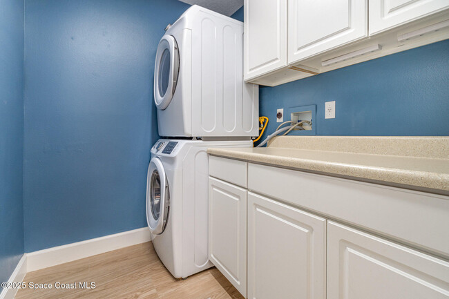 Building Photo - 3236 Helmsdale Ct