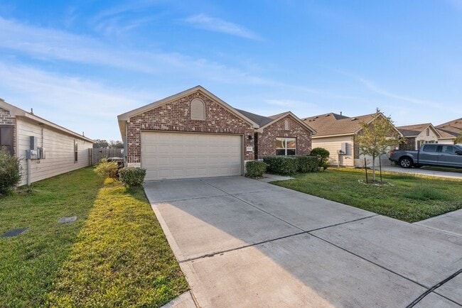 Building Photo - 634 W Fairway Lake Dr