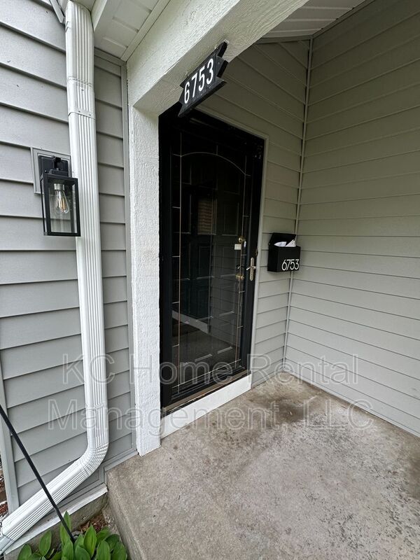 Building Photo - 6753 N Askew Cir